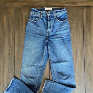 Abercrombie curve love - 90’s straight ultra high rise